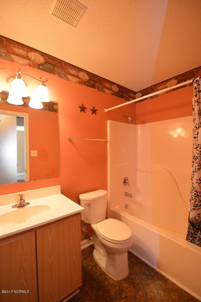 133 Liberty Park Road Jacksonville, NC 28540 - Photo 10 of 23 Hall bathroom