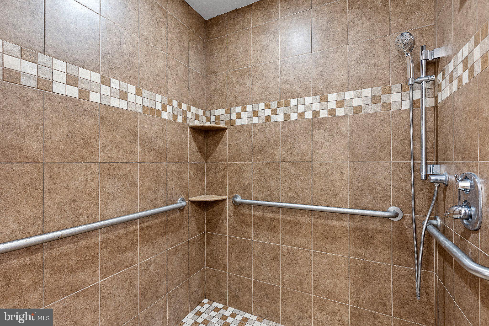 102 Kingswood Road Newark, DE 19713 - Photo 18 of 25 Full Bathroom Roll in Shower