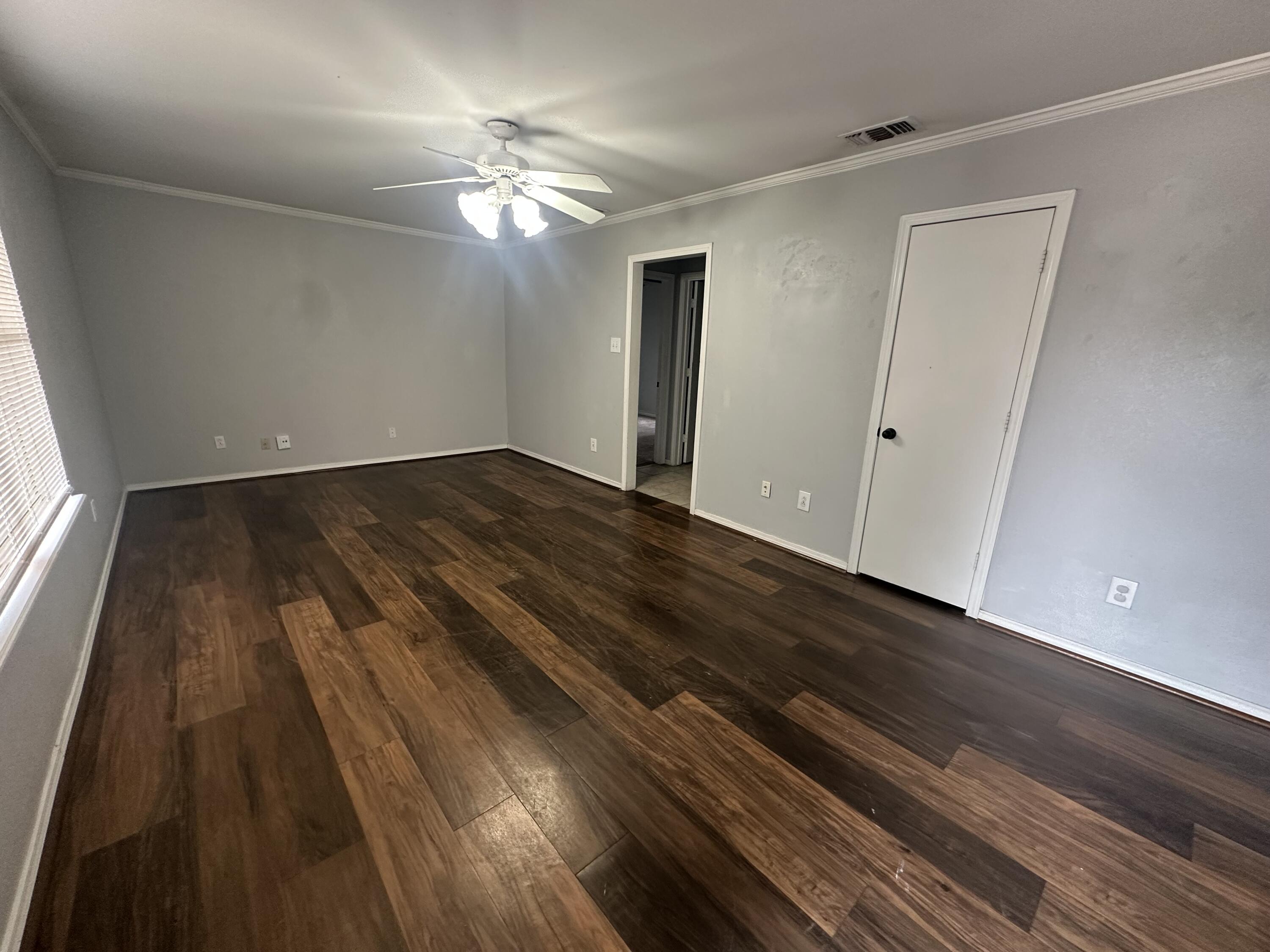 4810 35th Street Lubbock, TX 79414 - Photo 2 of 11 IMG_5288