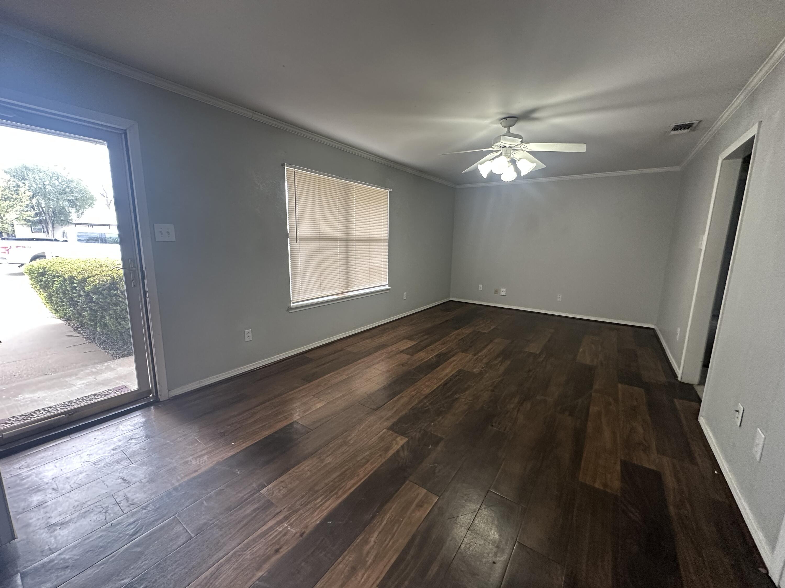 4810 35th Street Lubbock, TX 79414 - Photo 3 of 11 IMG_5289