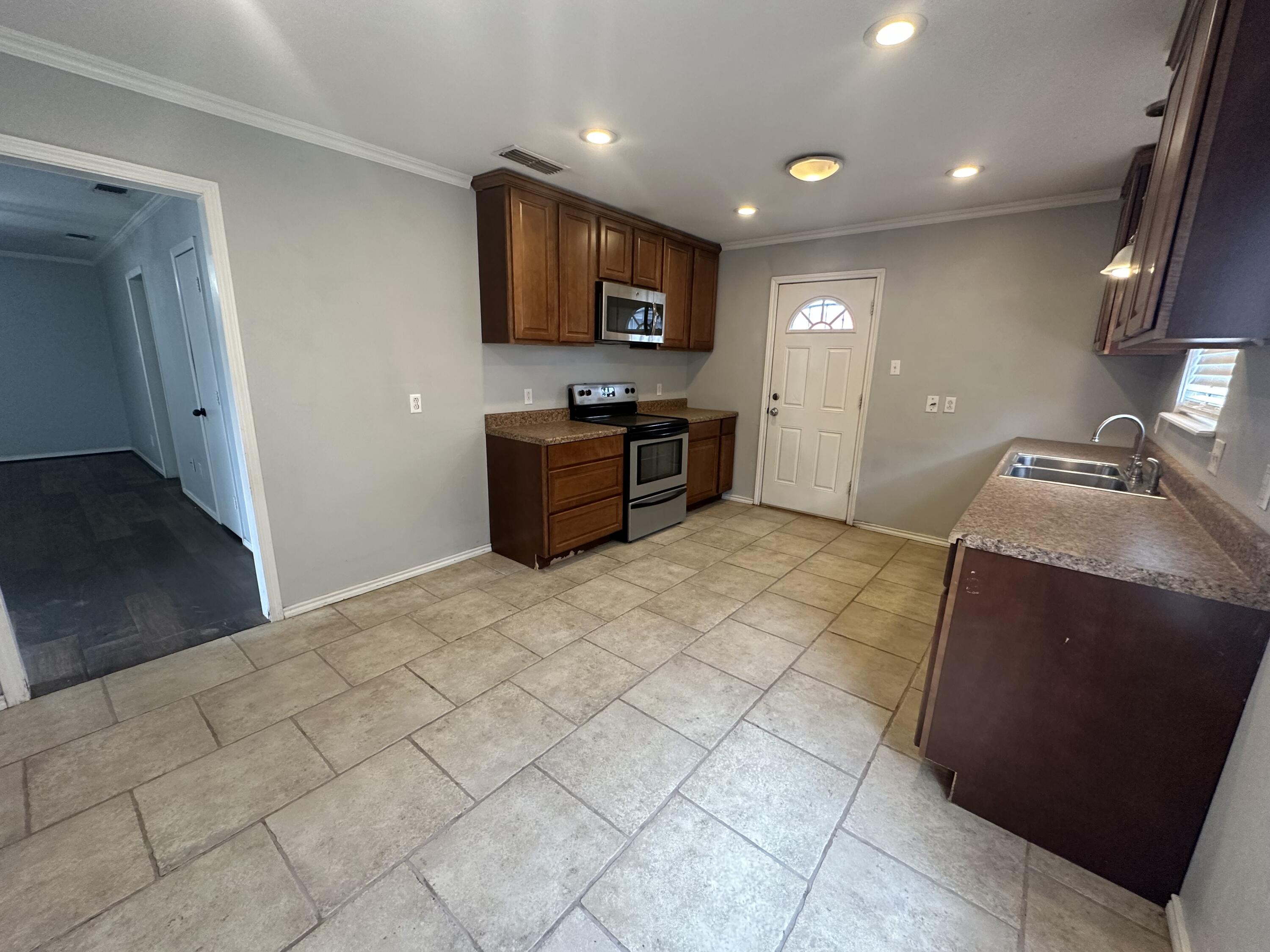 4810 35th Street Lubbock, TX 79414 - Photo 6 of 11 IMG_5291