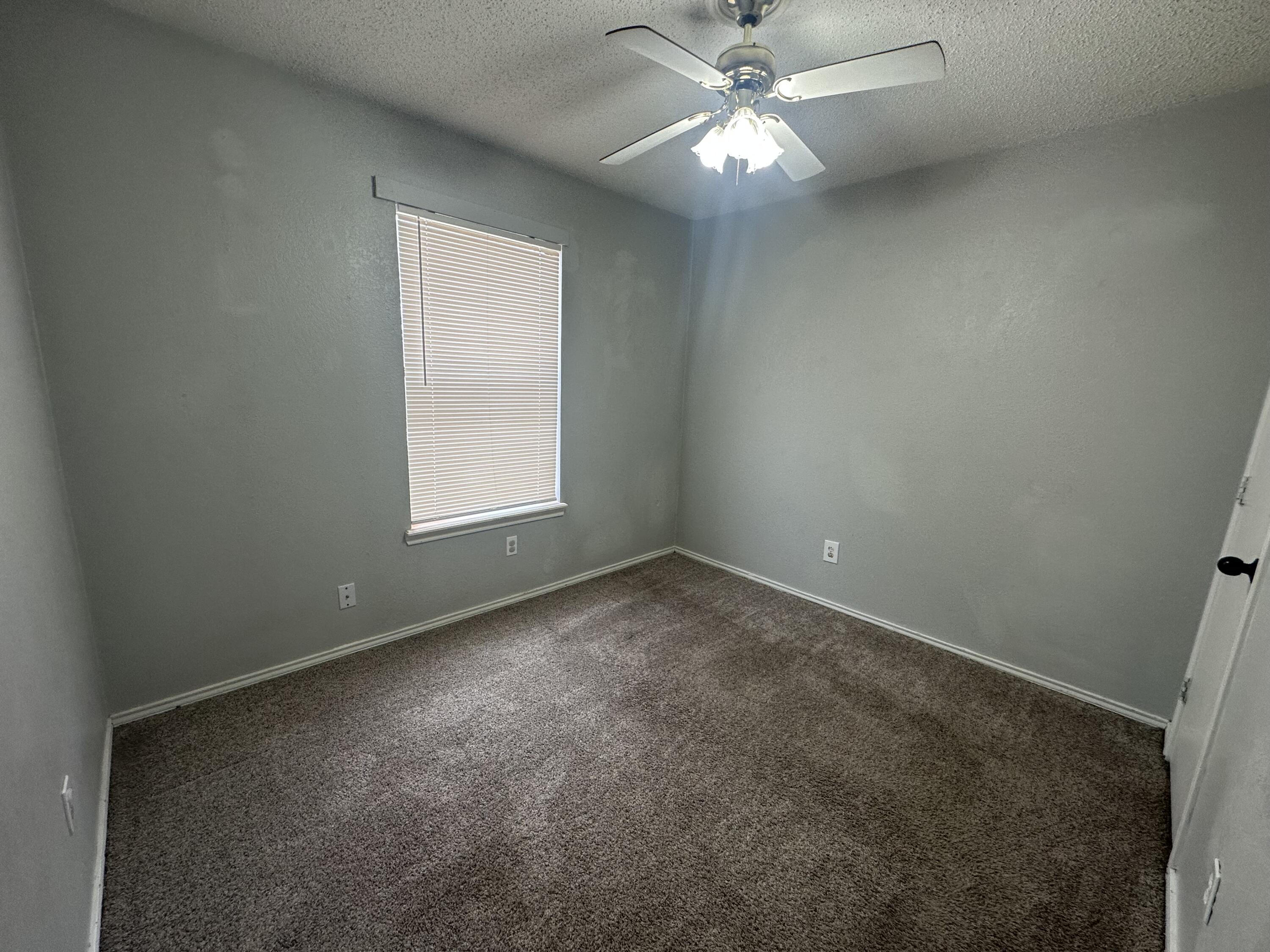 4810 35th Street Lubbock, TX 79414 - Photo 8 of 11 IMG_5286