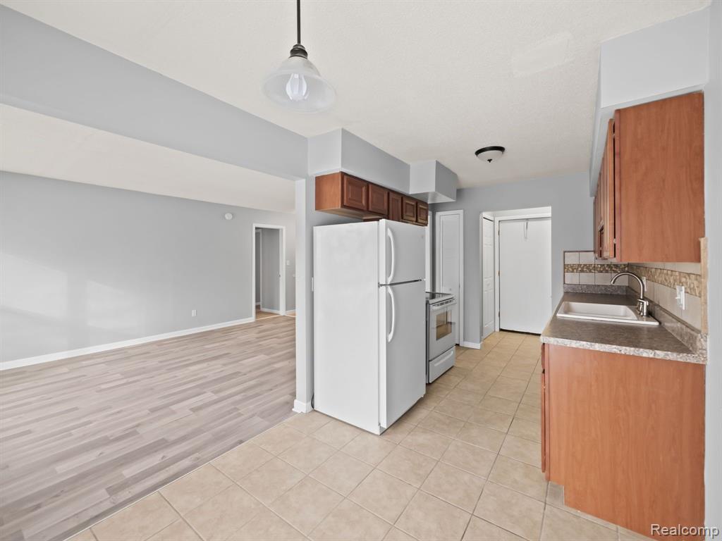 46733 Shelby Road Utica, MI 48317 - Photo 15 of 25