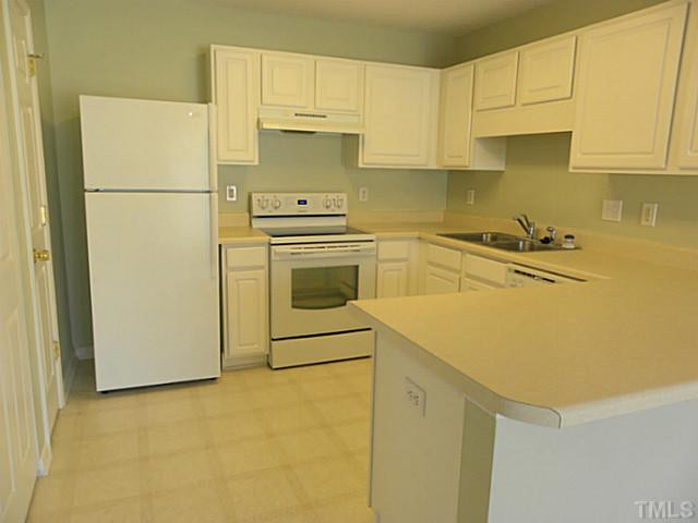 11049 Feather Grass Lane Raleigh, NC 27613 - Photo 6 of 14 Kitchen