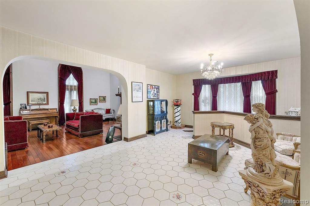 4670 Cove Road West Bloomfield, MI 48323 - Photo 8 of 37