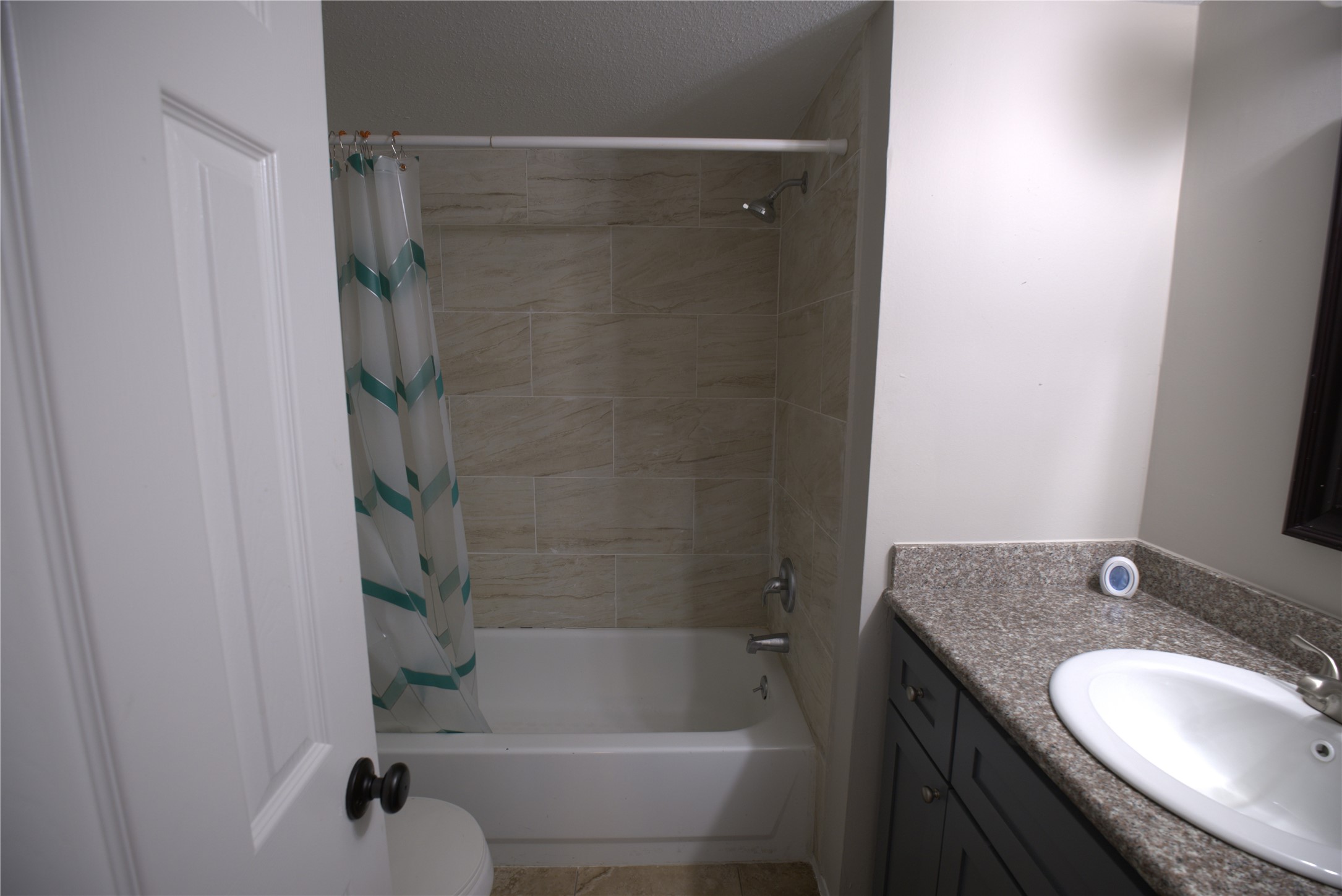 4444 Victory Drive, Unit 1208 Houston, TX 77088 - Photo 15 of 17
Secondary bathroom.