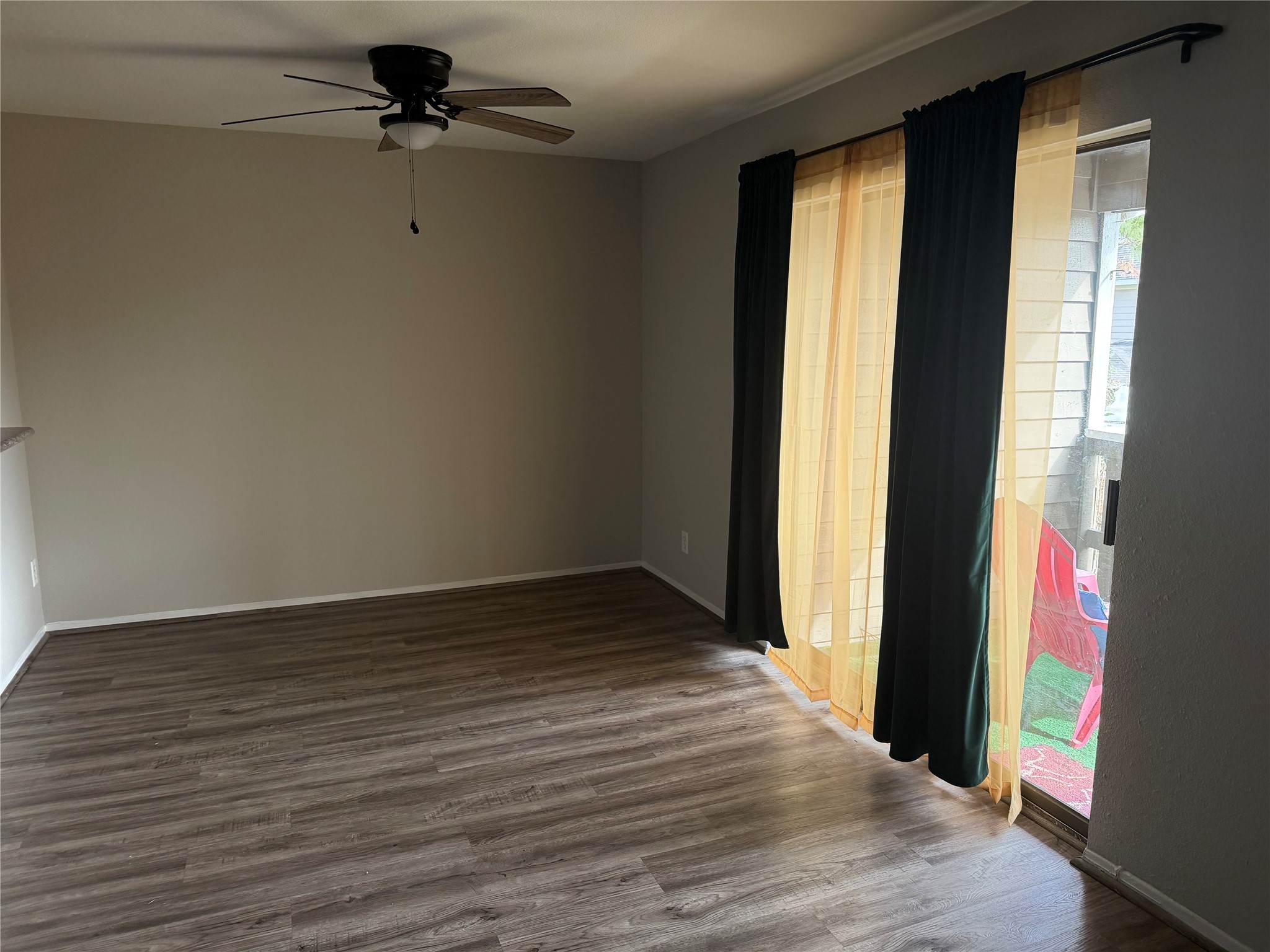 4444 Victory Drive, Unit 1208 Houston, TX 77088 - Photo 7 of 17 Dinning area, between kitchen and balcony.