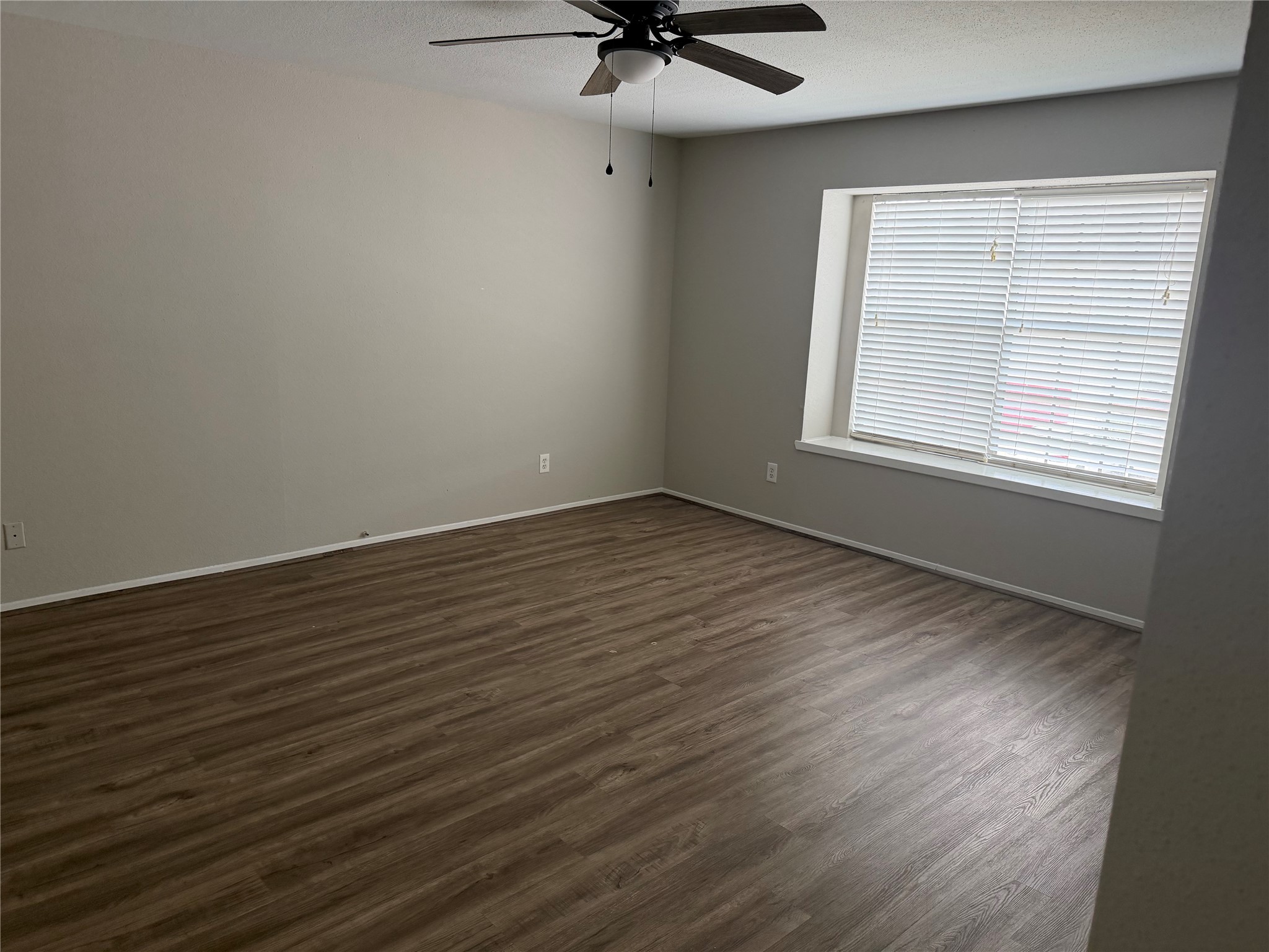 4444 Victory Drive, Unit 1208 Houston, TX 77088 - Photo 9 of 17 Great size master bedroom. Spacious and bright, perfect for relaxation and comfort.
