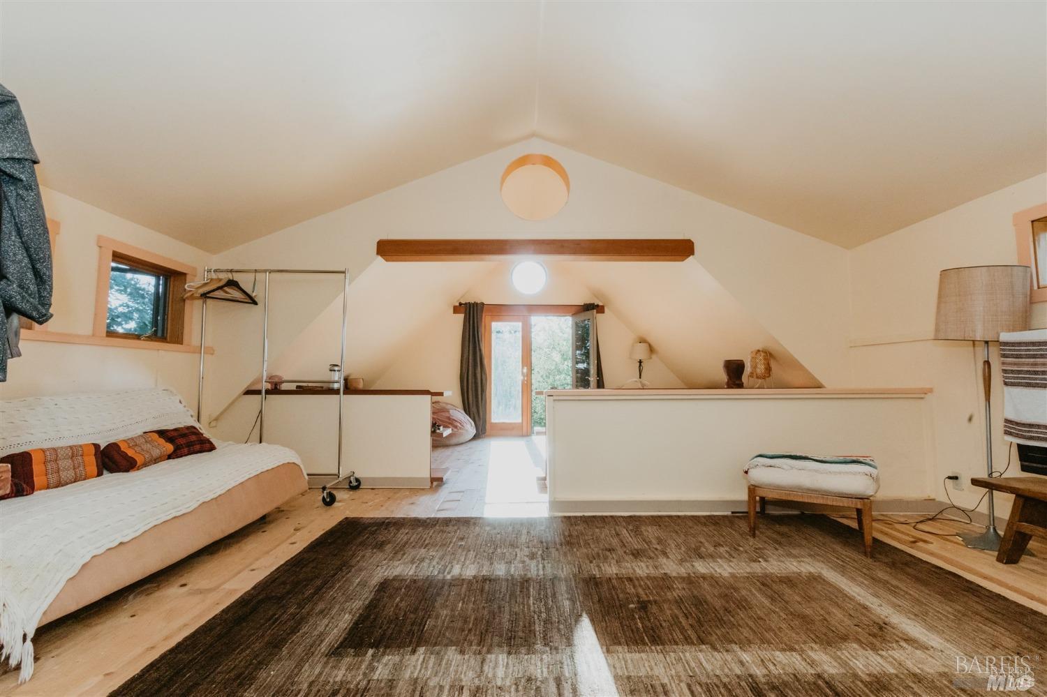 49100 Wickersham Road Geyserville, CA 95441 - Photo 34 of 98 a living room with furniture and a lamp