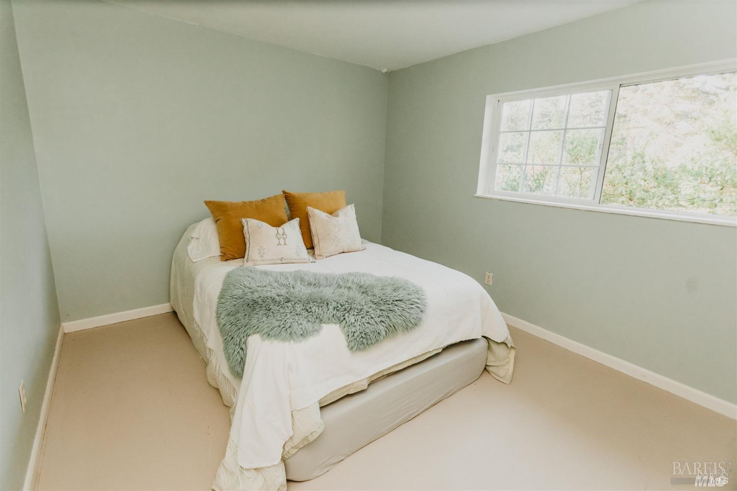 49100 Wickersham Road Geyserville, CA 95441 - Photo 68 of 98 a bed sitting in a bedroom next to a window