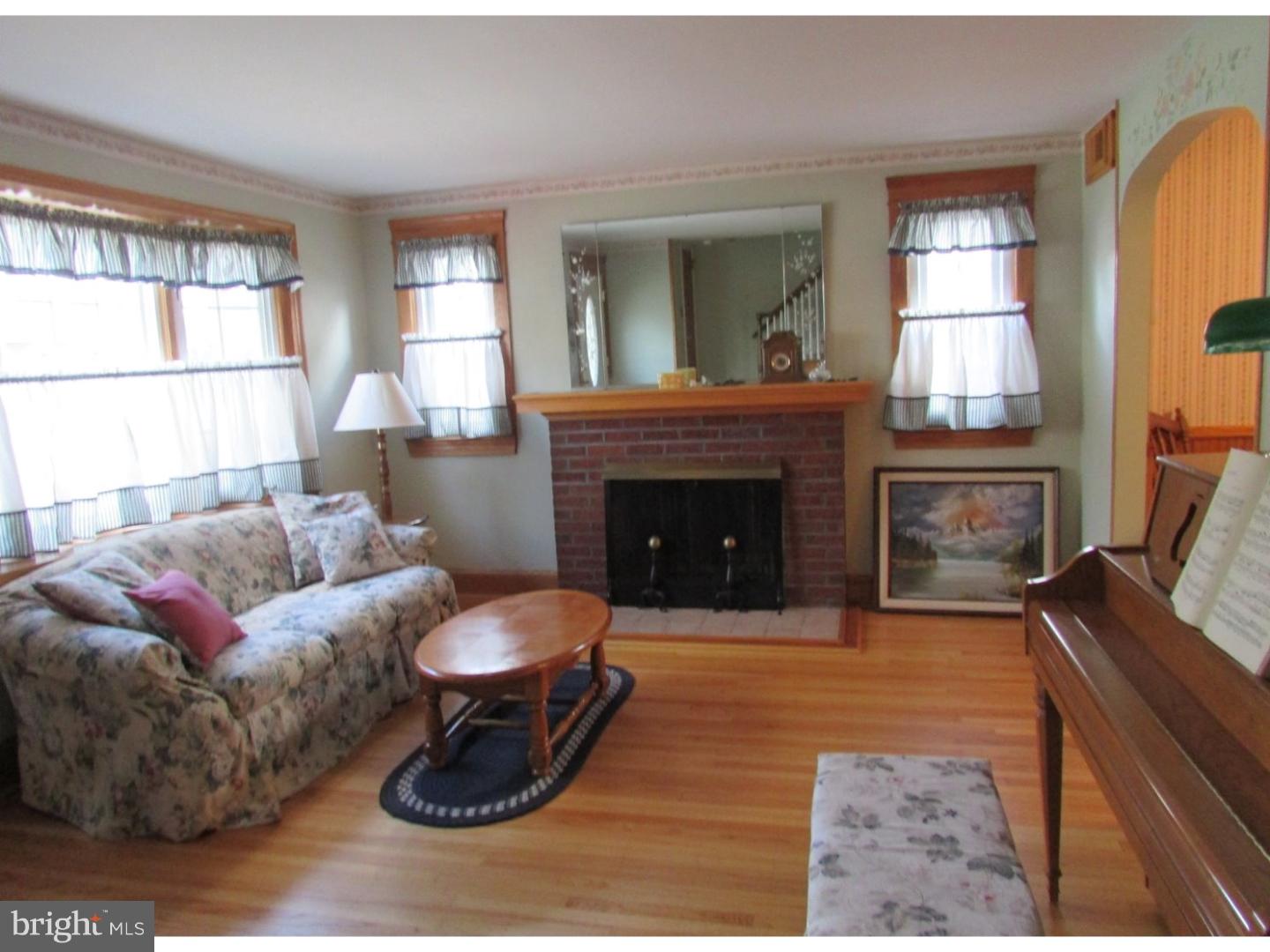 407 Yale Road Haddon Township, NJ 08033 - Photo 4 of 24 Living Room