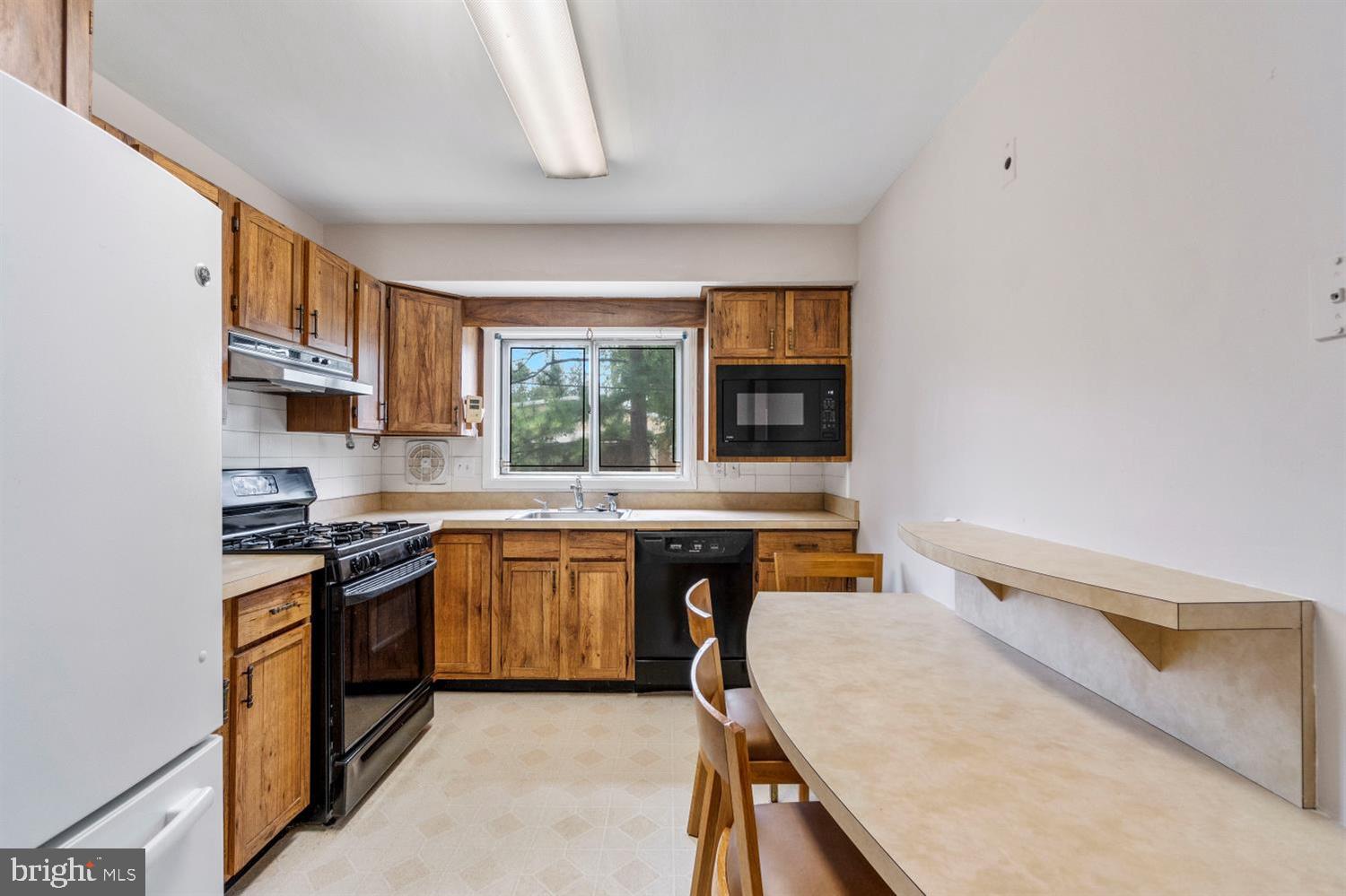 7315 Campfield Road Baltimore, MD 21208 - Photo 15 of 35 Eat in kitchen