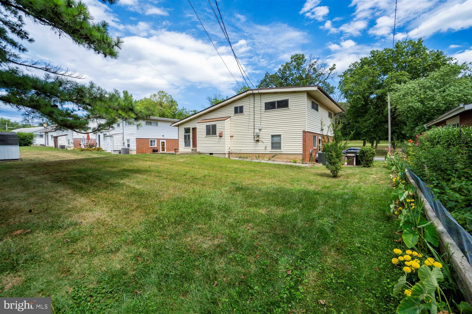 7315 Campfield Road Baltimore, MD 21208 - Photo 6 of 35 Plenty of room to roam