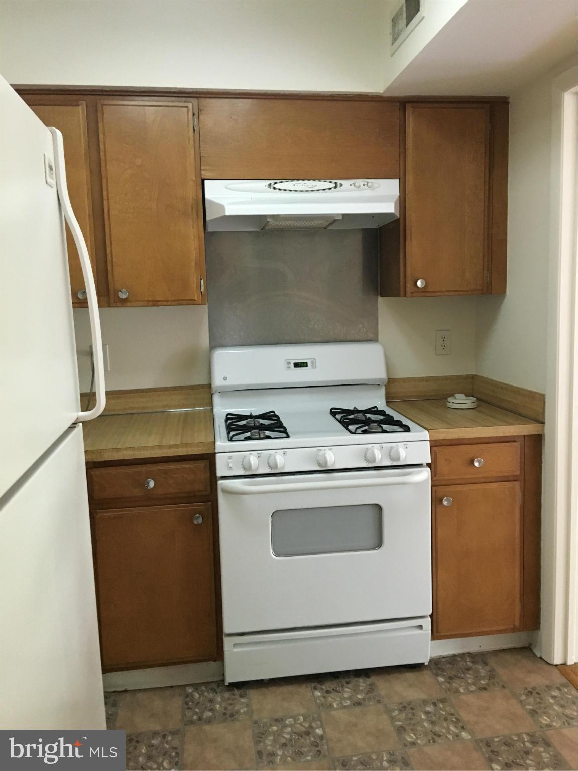 200 Cross Keys Road, Unit R65 Baltimore, MD 21210 - Photo 6 of 9 a stove top oven sitting inside of a kitchen