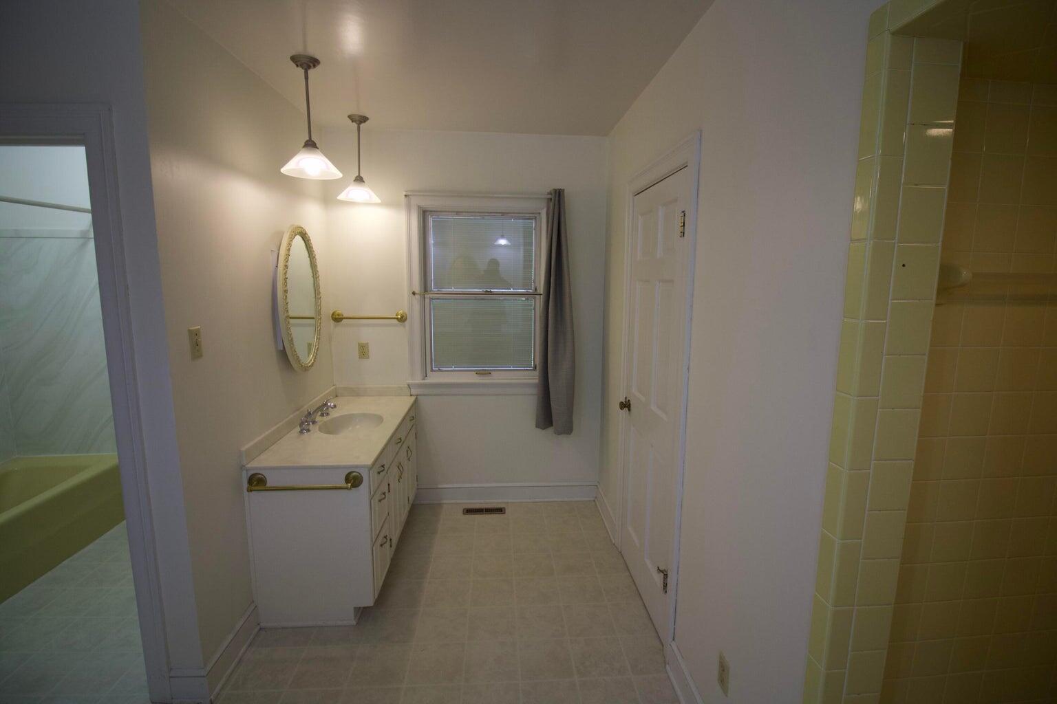 1502 Electric Road Southwest Roanoke, VA 24018 - Photo 16 of 28 23