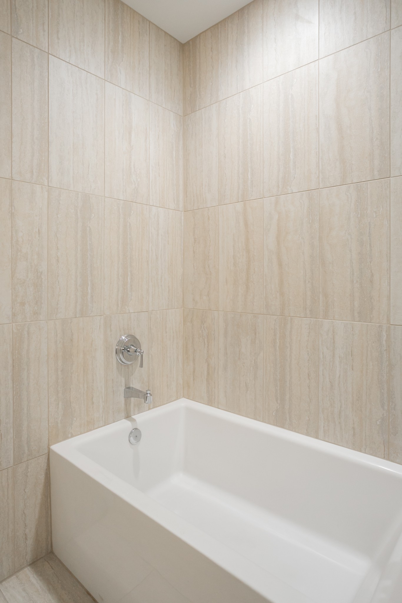 20 Rutledge Street, Unit 104 Nashville, TN 37210 - Photo 24 of 35 a bathroom with a bathtub