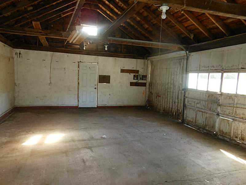 114 Dunns Corner Road Westerly, RI 02891 - Photo 18 of 18 Parking Lot/Garage.