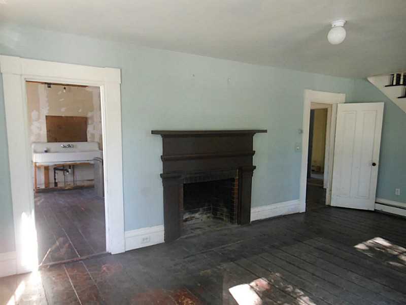 114 Dunns Corner Road Westerly, RI 02891 - Photo 6 of 18 Living Room.