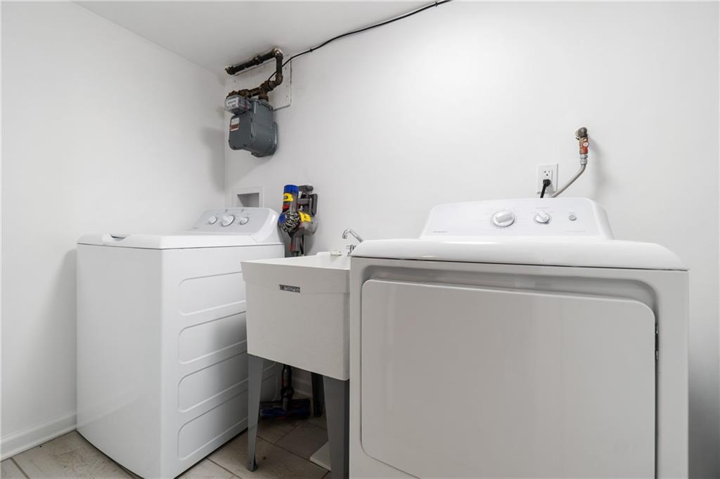 3037 Spring Way Pittsburgh, PA 15201 - Photo 21 of 26 a utility room with dryer and washer