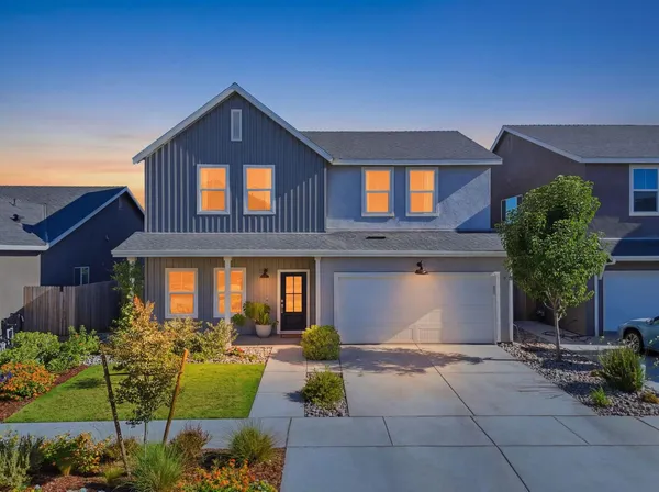 $469,000 | 2445 West Claridge Way, Hanford, CA 93230