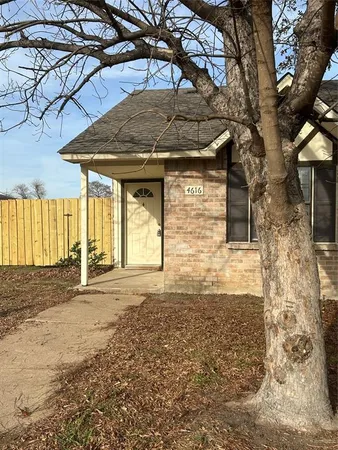 a view of yellow house with a yard