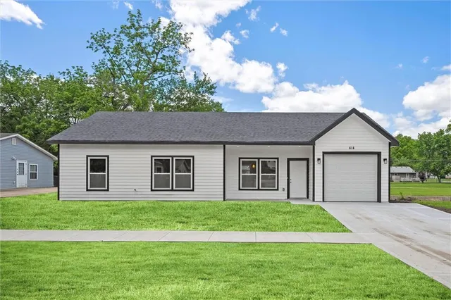 $275,000 | 525 North Cedar Street, Ottawa, KS 66067