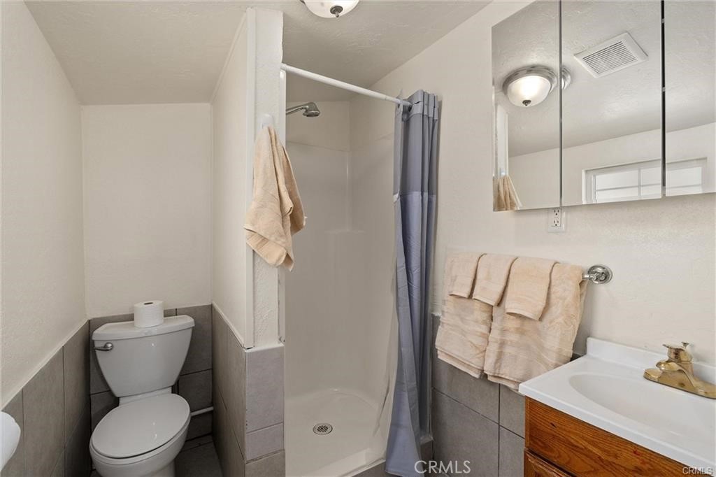 1220 Long Bar Road Oroville, CA 95966 - Photo 15 of 30 a bathroom with a toilet sink and shower