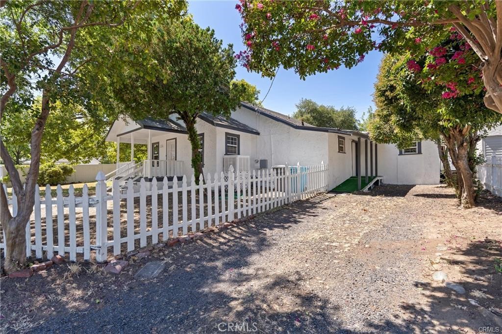 1220 Long Bar Road Oroville, CA 95966 - Photo 28 of 30 a front view of a house with a garden