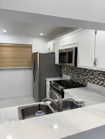 $2,400 | 1811 Sabal Palm Drive, Unit 405, Davie, FL 33324