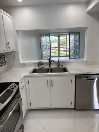 $2,400 | 1811 Sabal Palm Drive, Unit 405, Davie, FL 33324