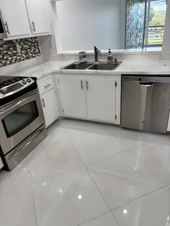 $2,400 | 1811 Sabal Palm Drive, Unit 405, Davie, FL 33324