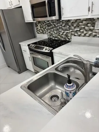 $2,400 | 1811 Sabal Palm Drive, Unit 405, Davie, FL 33324