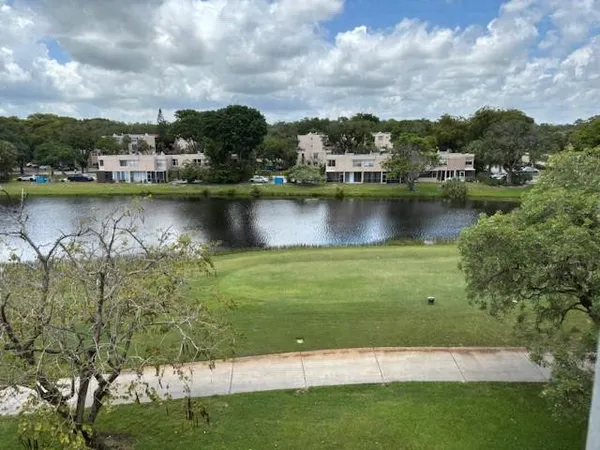 $2,400 | 1811 Sabal Palm Drive, Unit 405, Davie, FL 33324