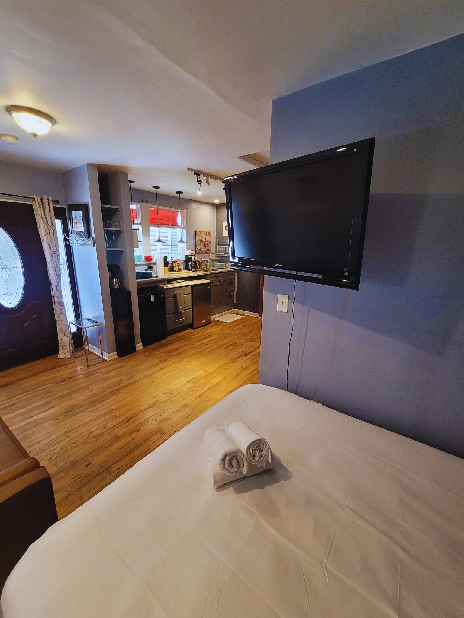 816 Charles Place Memphis, TN 38112 - Photo 24 of 24 a living room with furniture and a flat screen tv