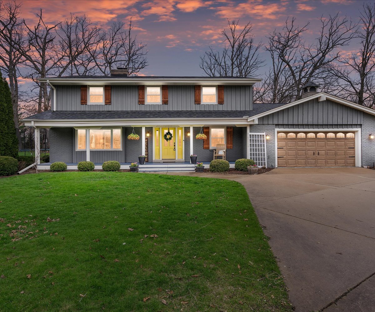 1921 Crestwood Drive Raymond, WI 53108 - Photo 1 of 42 Raymond Beauty!