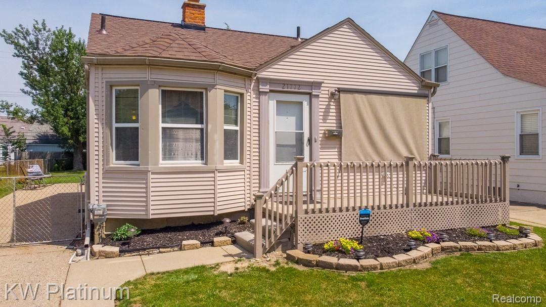 21772 Rausch Avenue Eastpointe, MI 48021 - Photo 3 of 23 3 Raush Ave-5.jpg