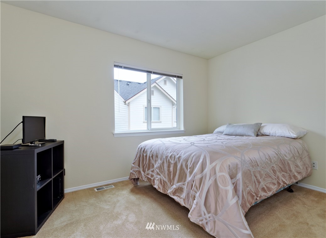 3815 Northeast 14th Place Renton, WA 98056 - Photo 11 of 19 Gallery Image 11