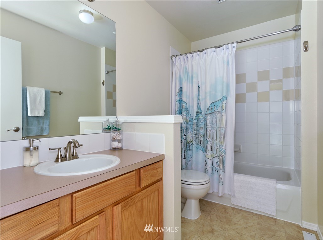 3815 Northeast 14th Place Renton, WA 98056 - Photo 12 of 19 Gallery Image 12
