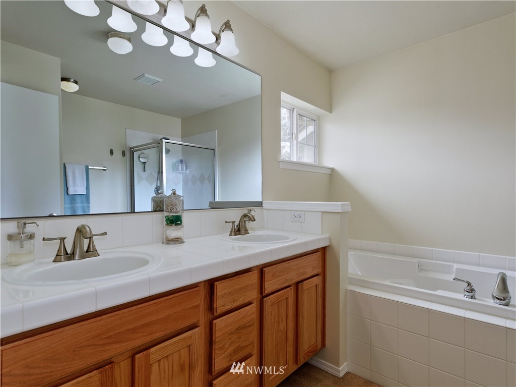 3815 Northeast 14th Place Renton, WA 98056 - Photo 17 of 19 Gallery Image 17