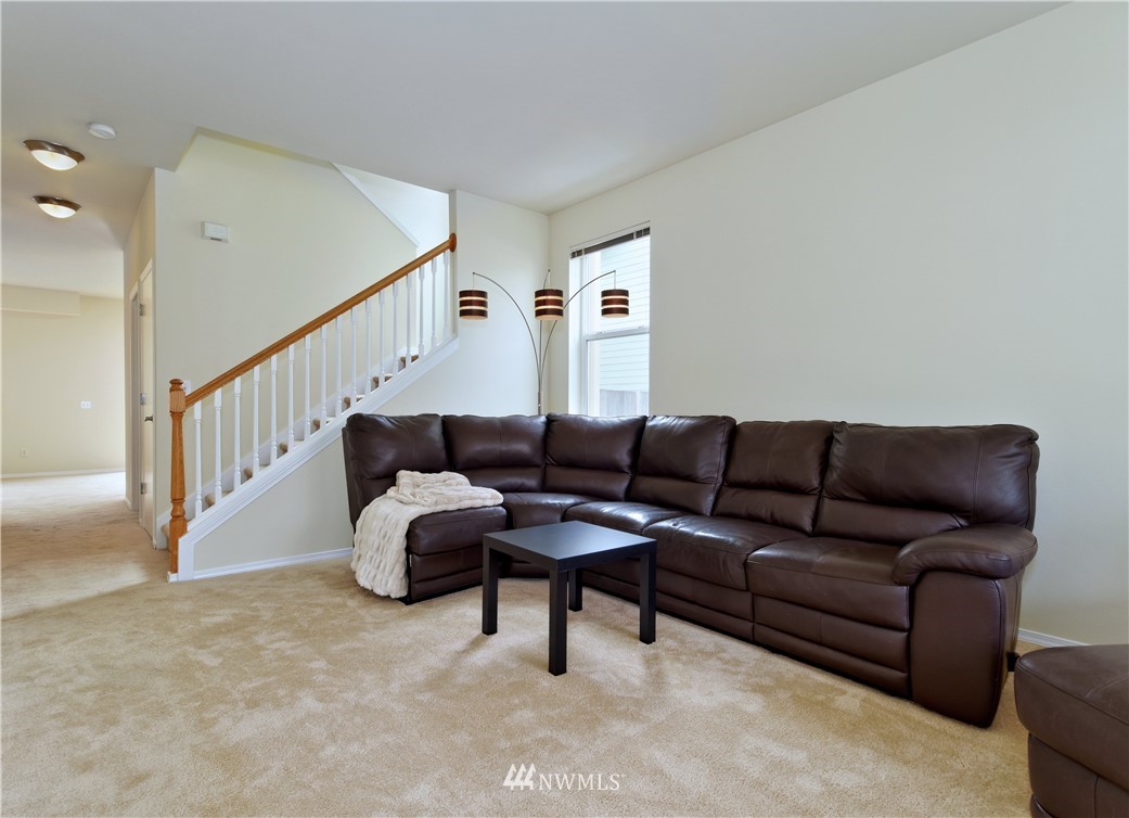 3815 Northeast 14th Place Renton, WA 98056 - Photo 4 of 19 Gallery Image 4