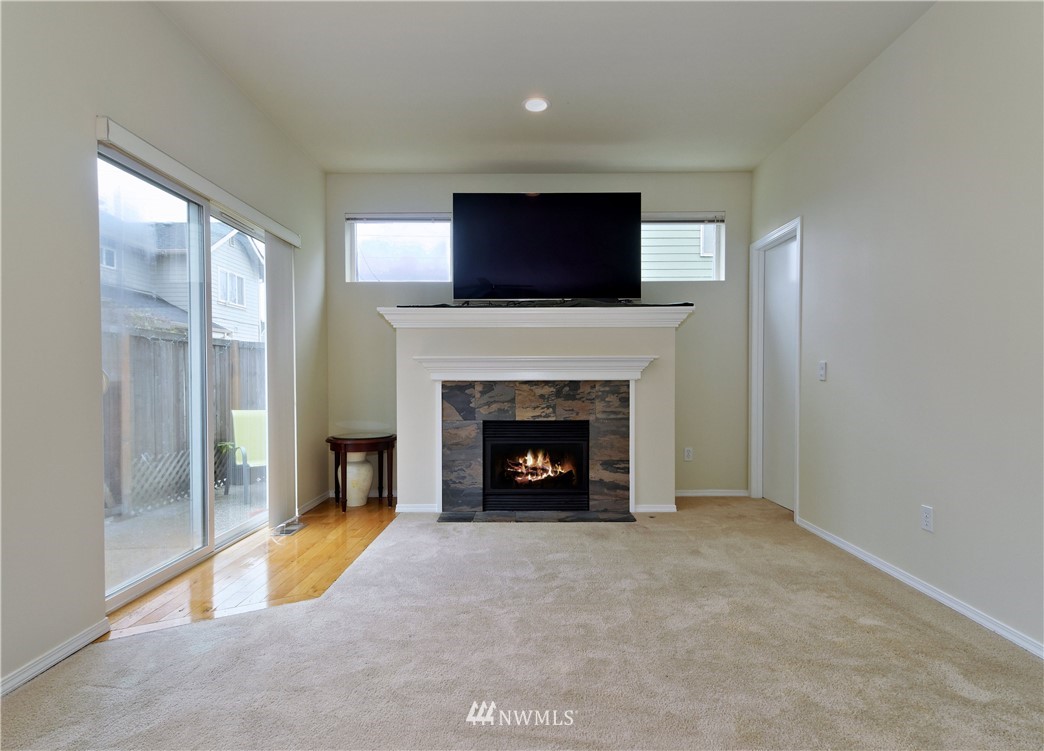 3815 Northeast 14th Place Renton, WA 98056 - Photo 5 of 19 Gallery Image 5