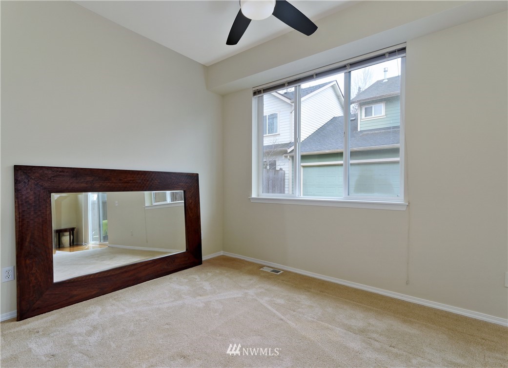 3815 Northeast 14th Place Renton, WA 98056 - Photo 6 of 19 Gallery Image 6