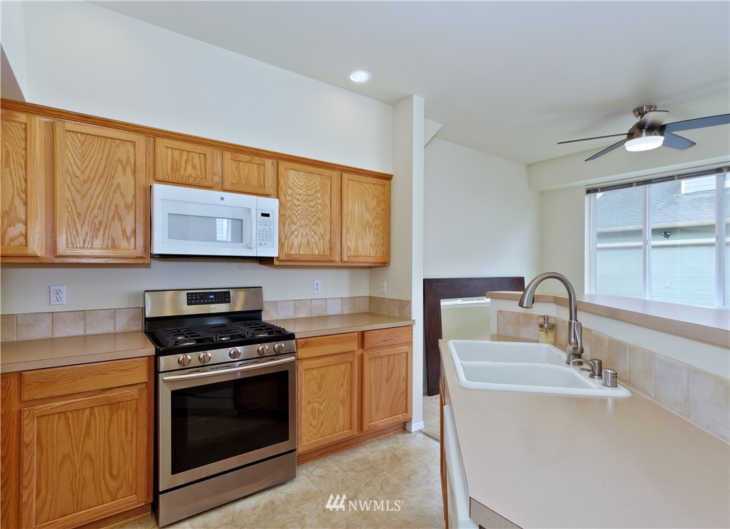 3815 Northeast 14th Place Renton, WA 98056 - Photo 8 of 19 Gallery Image 8