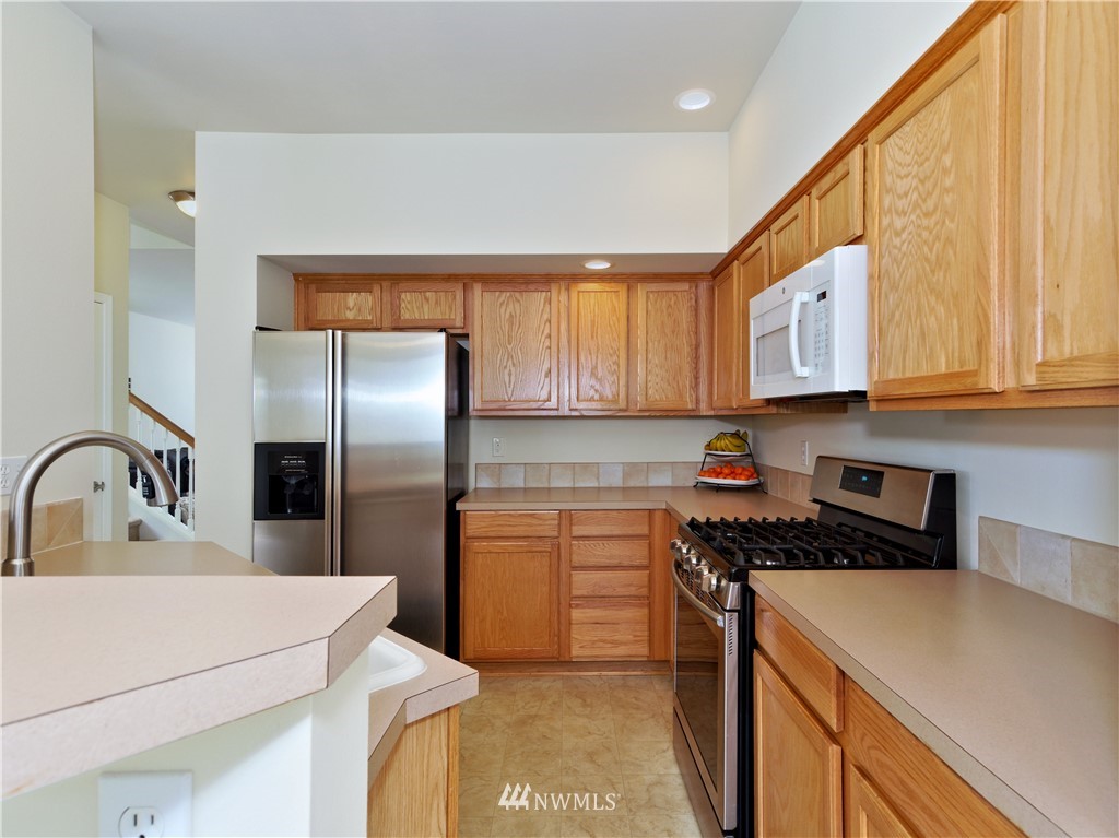 3815 Northeast 14th Place Renton, WA 98056 - Photo 9 of 19 Gallery Image 9