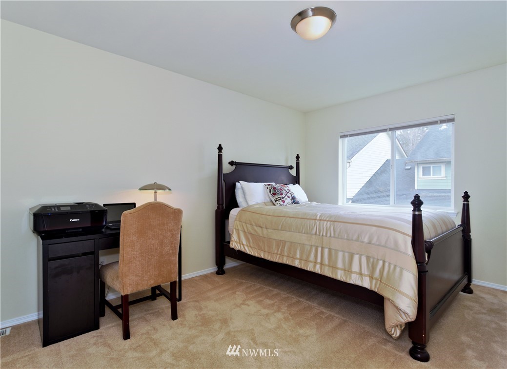 3815 Northeast 14th Place Renton, WA 98056 - Photo 10 of 19 Gallery Image 10