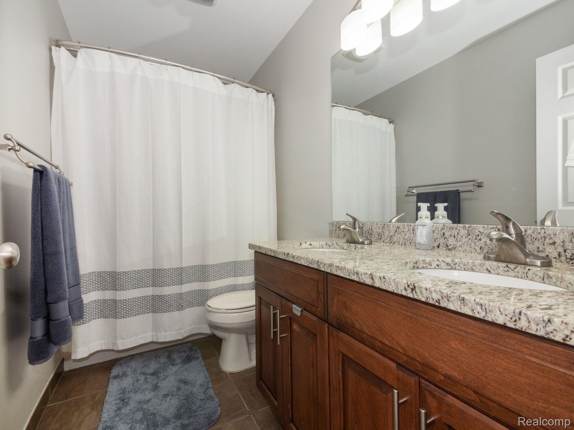 8293 Meadow Ridge Clarkston, MI 48348 - Photo 24 of 38 24.jpg