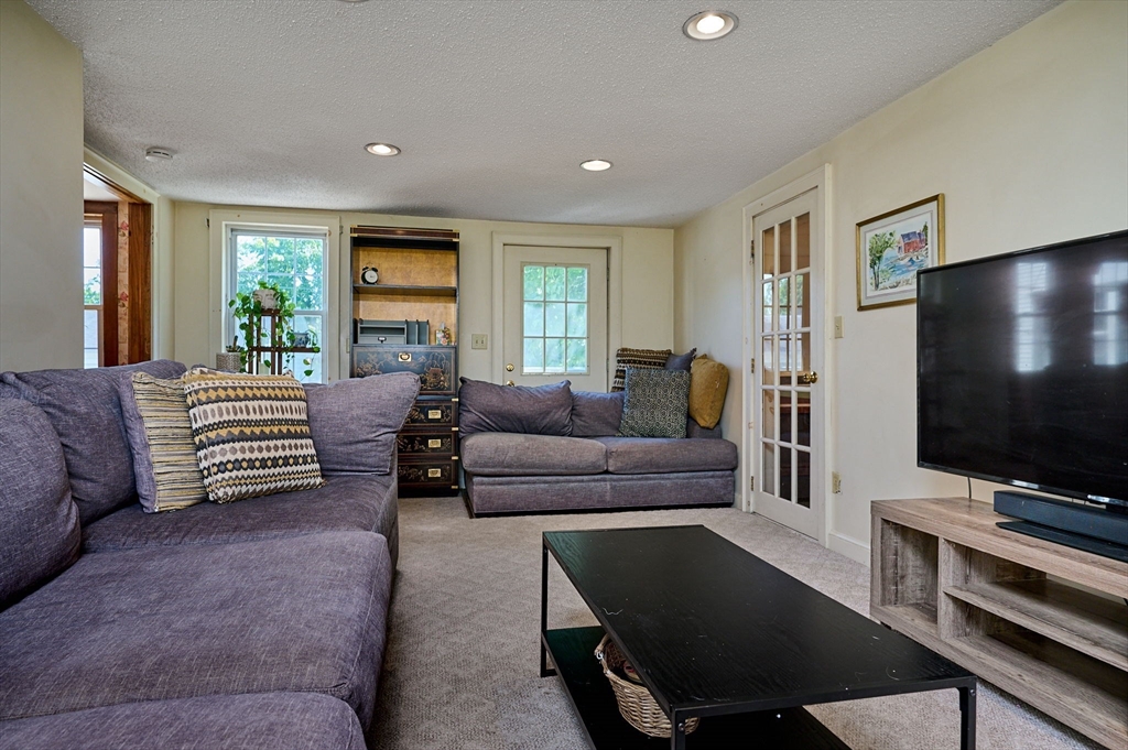 666 Montgomery Road Westfield, MA 01085 - Photo 12 of 42