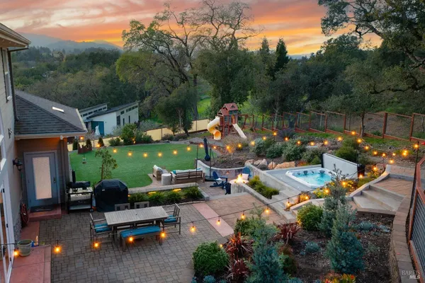$2,995,000 | 235 Clear Ridge Drive, Healdsburg, CA 95448