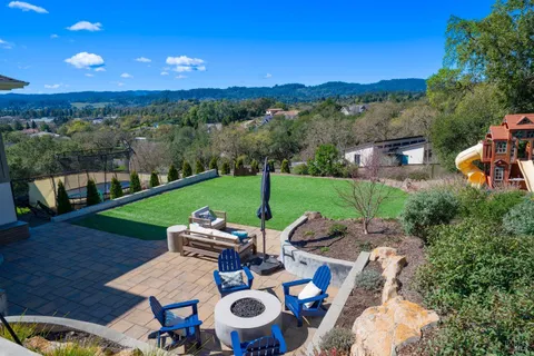 $2,995,000 | 235 Clear Ridge Drive, Healdsburg, CA 95448
