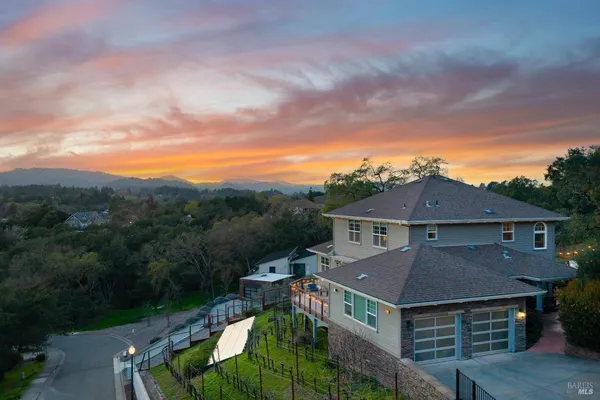 $2,995,000 | 235 Clear Ridge Drive, Healdsburg, CA 95448